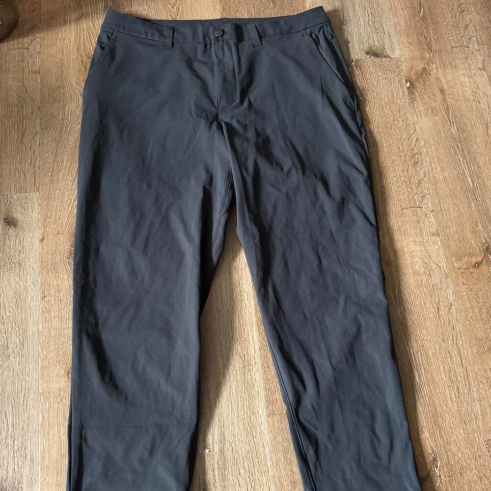 Lululemon Dark Gray Men’s Trousers Size‎ 34